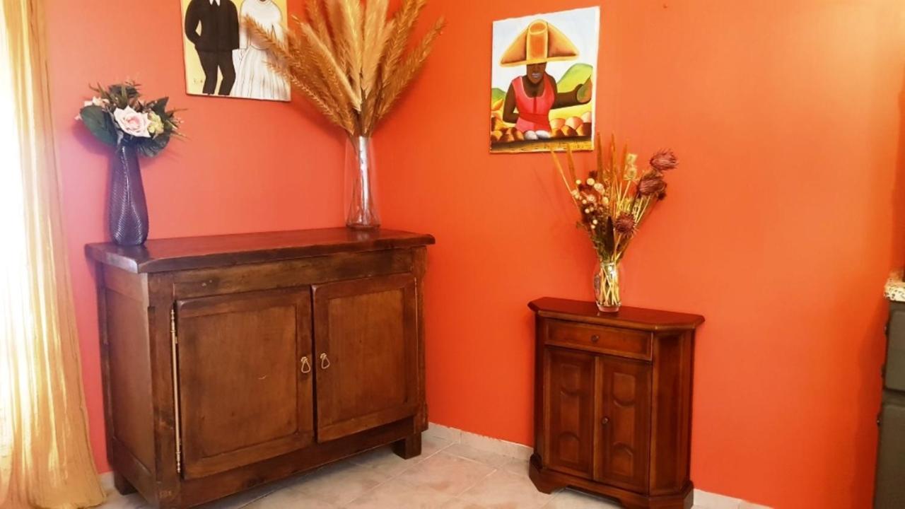 Petit Patio En Centre Ville نيم المظهر الخارجي الصورة