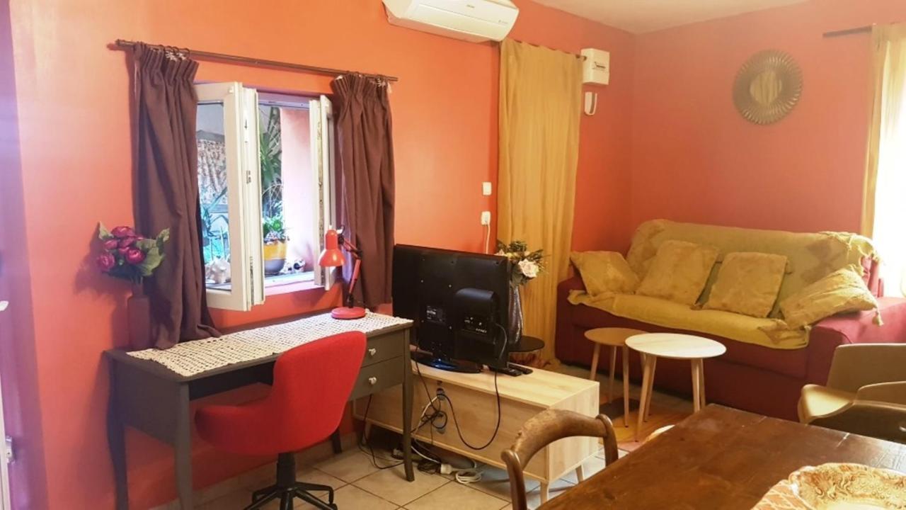 Petit Patio En Centre Ville نيم المظهر الخارجي الصورة