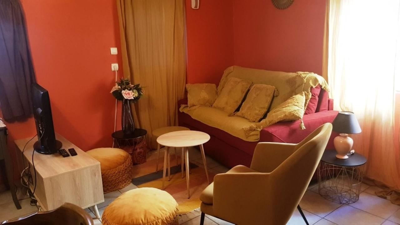 Petit Patio En Centre Ville نيم المظهر الخارجي الصورة