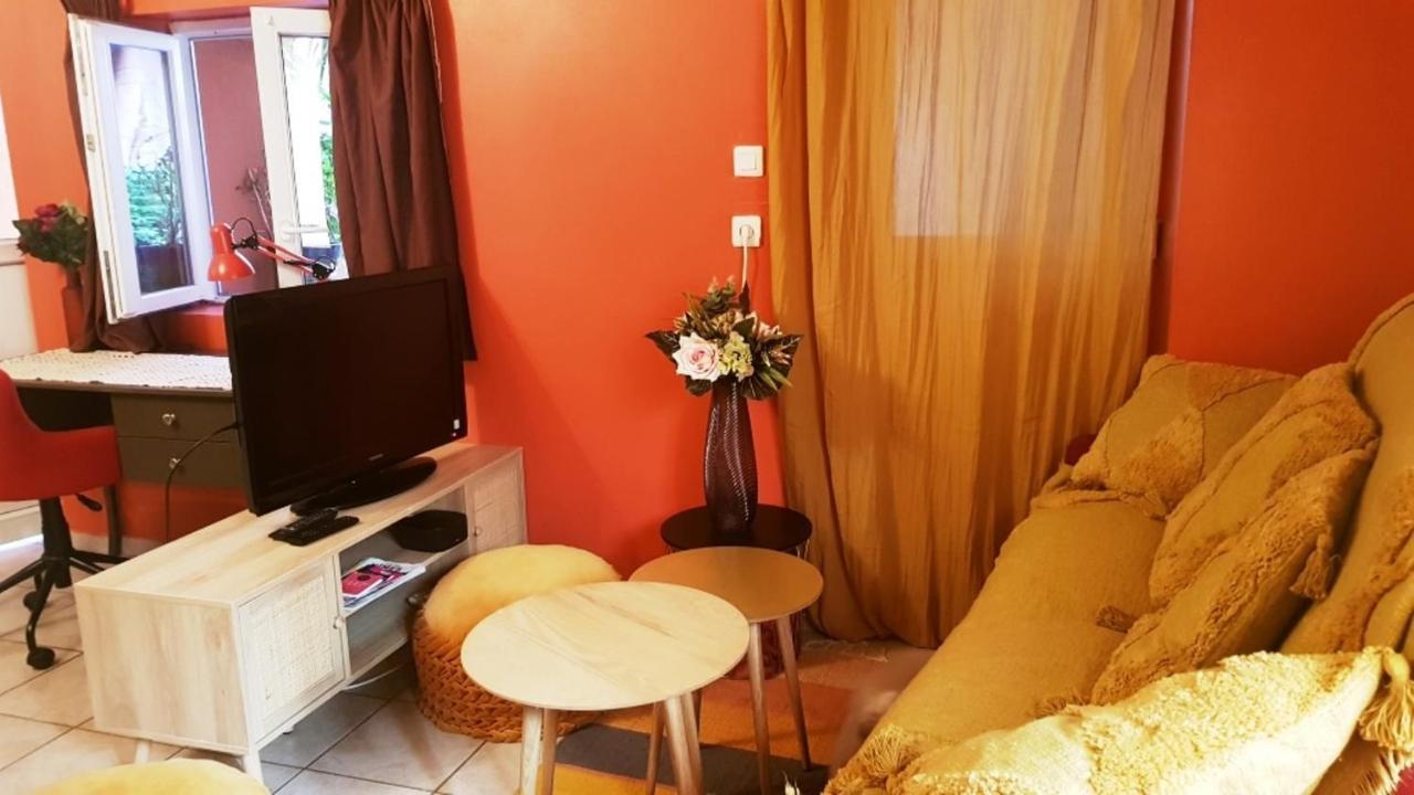 Petit Patio En Centre Ville نيم المظهر الخارجي الصورة
