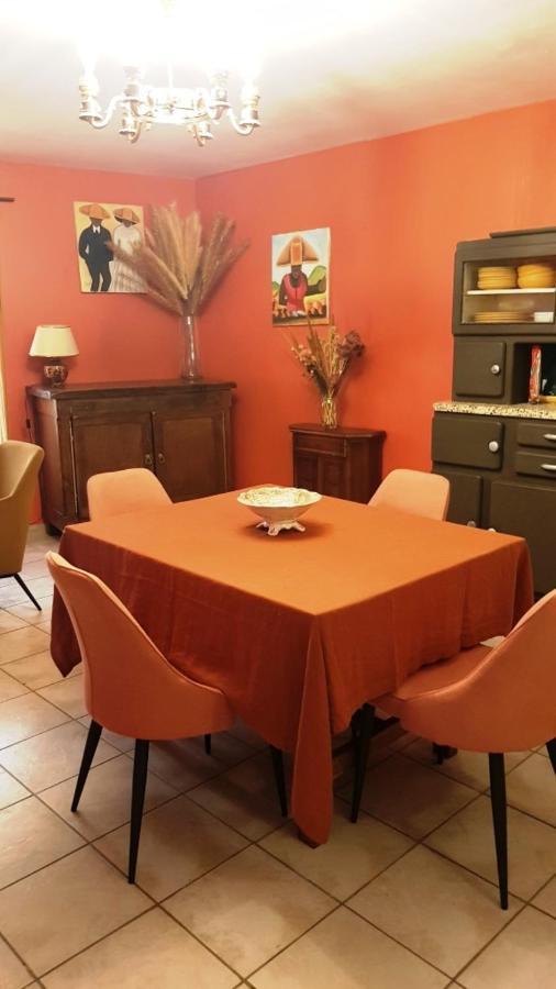 Petit Patio En Centre Ville نيم المظهر الخارجي الصورة