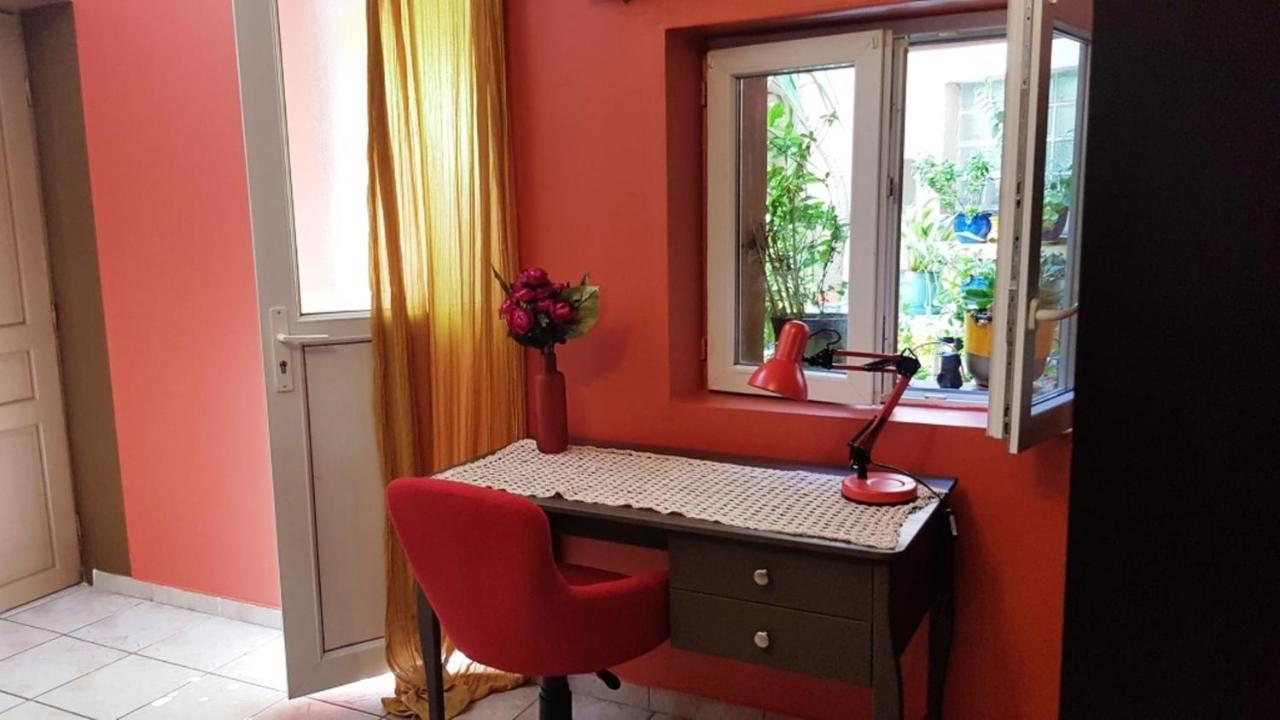 Petit Patio En Centre Ville نيم المظهر الخارجي الصورة