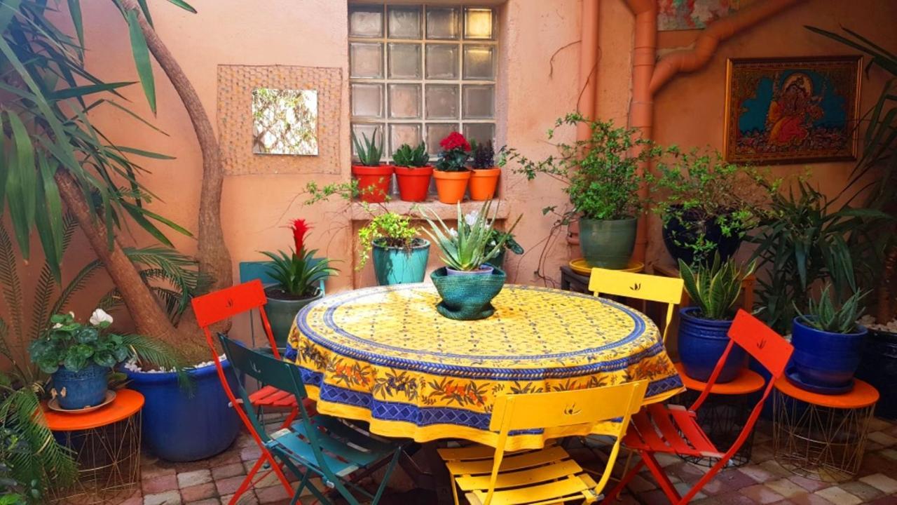 Petit Patio En Centre Ville نيم المظهر الخارجي الصورة